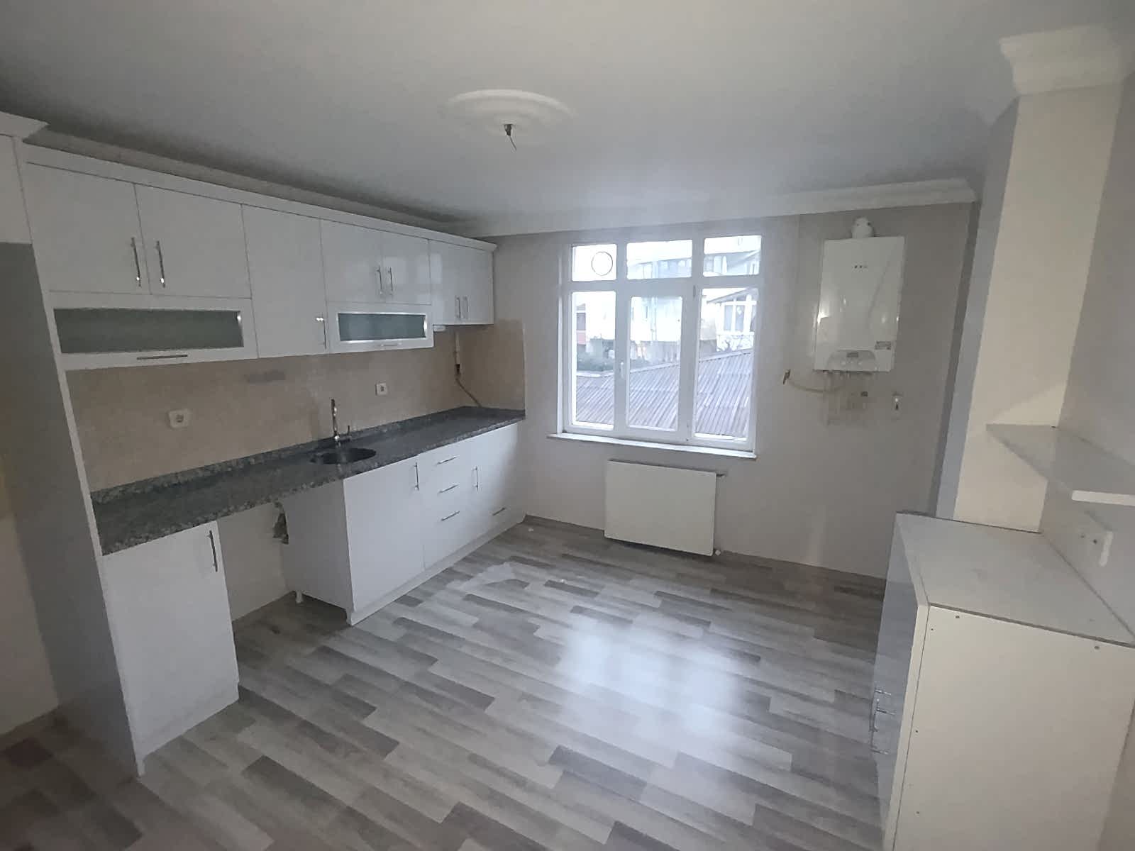 CUMHURİYET MAH. HACIOSMAN METRO YAKIN 3+1 130 M2 40.000.-TL​