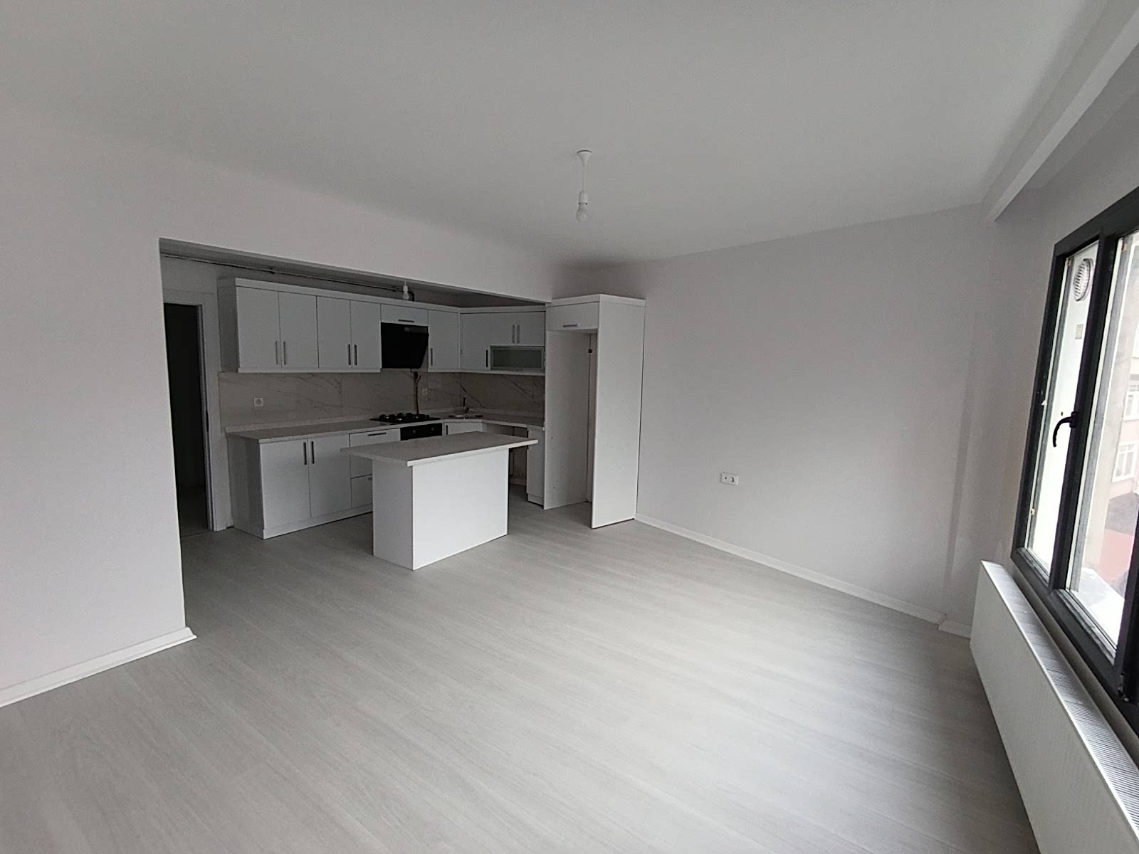 SARIYER MERKEZ YENİ BİNA 2+1 85 M2 KİRLIK 50.000 TL