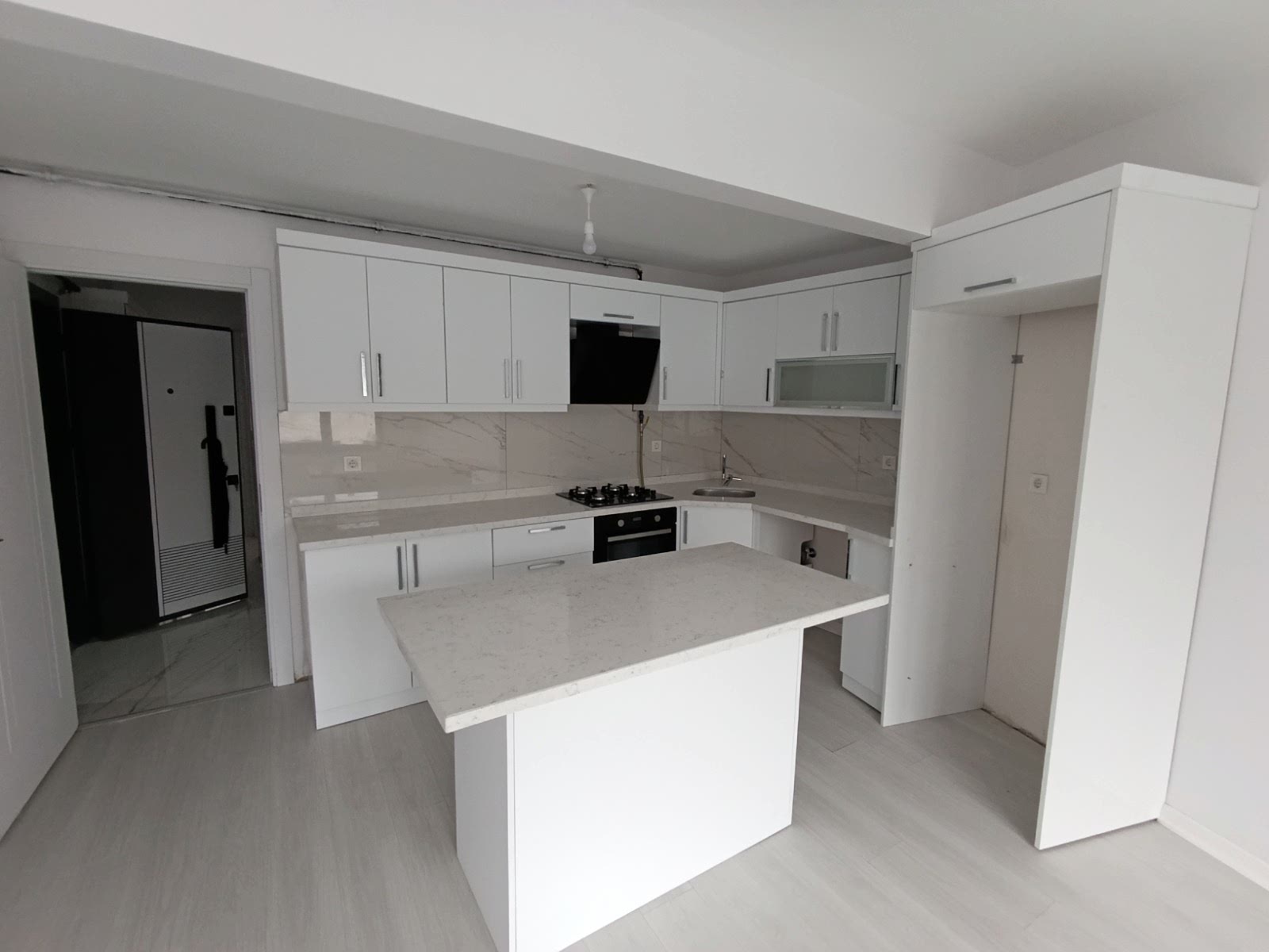 SARIYER MERKEZ YENİ BİNA 2+1 85 M2 KİRLIK 50.000 TL