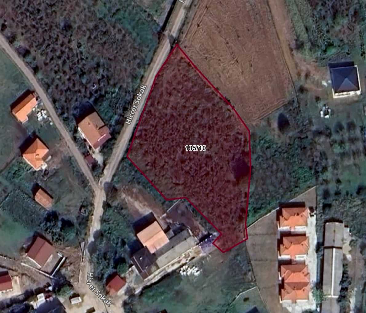 KANDIRA KARAAĞAÇ MERKEZİ KONUMDA İMAR PLANINDA 3444 M2 FINDIK BAHÇESİ 